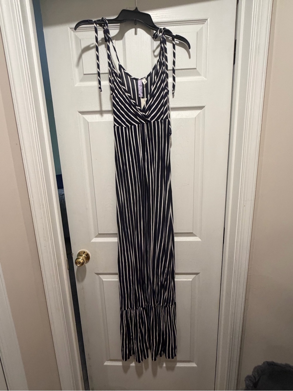 Francesca’s long Navy & White Striped Tie-Shoulder Maxi Dress (xs)